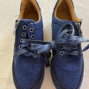 Girls Tennis shoes NWT